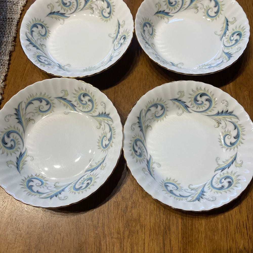 Vintage Royal Standard Garland bone China  Set of 4 small bowls. 5” excel cond